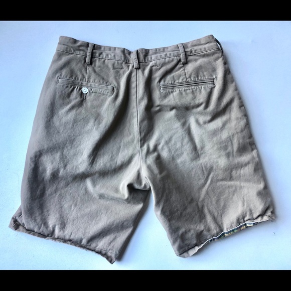 Ralph Lauren Khaki/Plaid Shorts - Size 32 - Picture 4 of 5